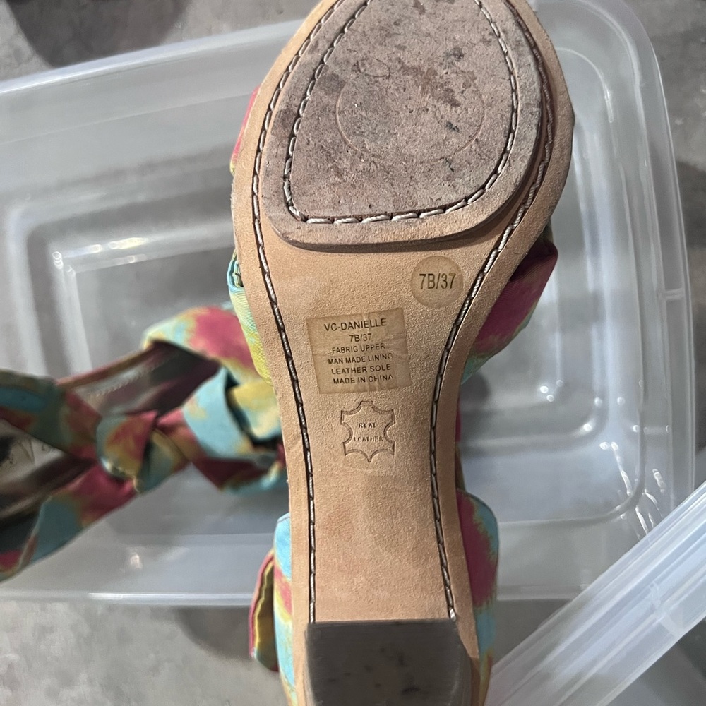 Vince Camuto Tie Dye knotted heels - Picture 5 of 7